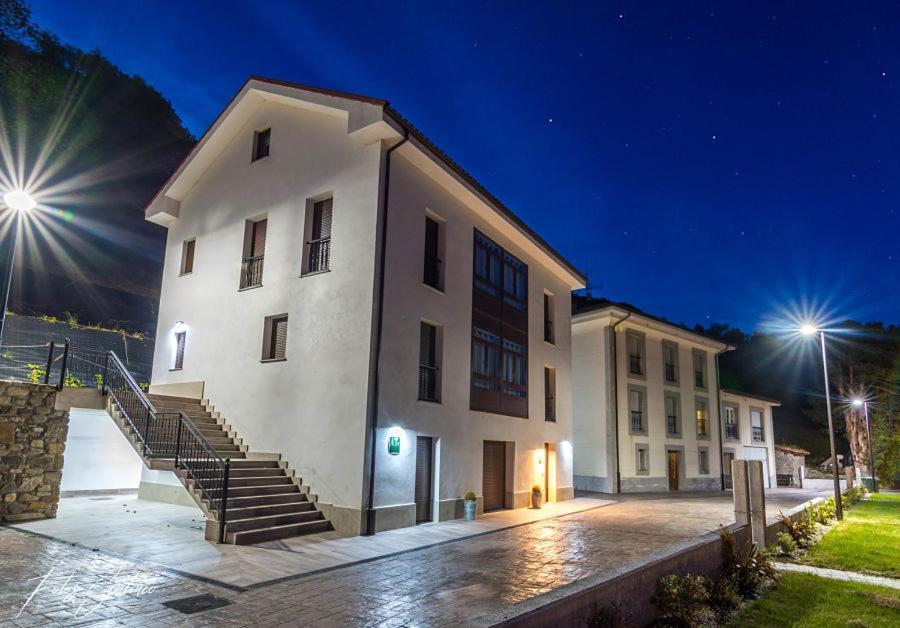 Apartamentos Buenavista Tineo Kültér fotó